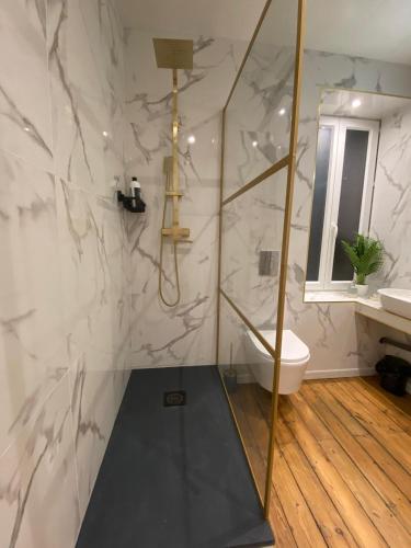 19B - Le Bastille a cosy apartment in a great location in ตูล