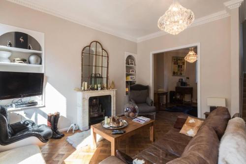 Stylish 1-bed with a Roof Terrace - image 12