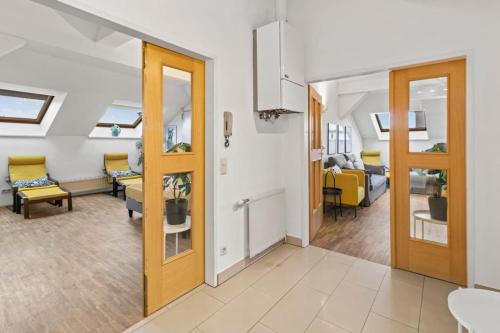 Spacious Apartment next to Shopping Mall with Balcony