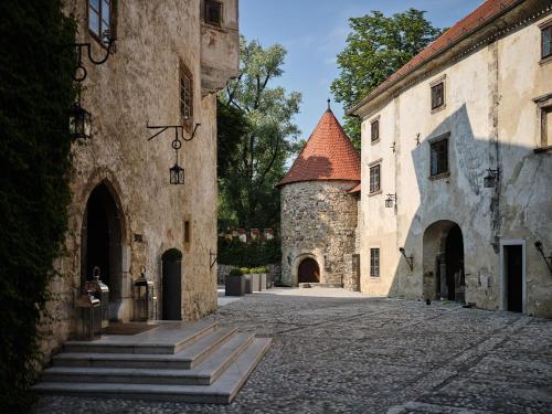 596578072 Hotel Grad Otočec - Relais Chateaux