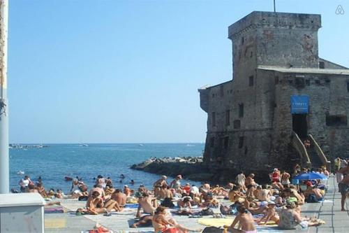  Rapallo trilocale con posto auto privato a 5 minuti a piedi dal mare, Pension in Rapallo bei Acqua