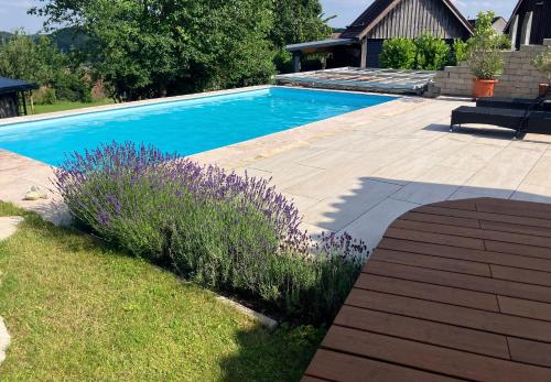 Appartement mit Pool in Kirchen, Deutschland