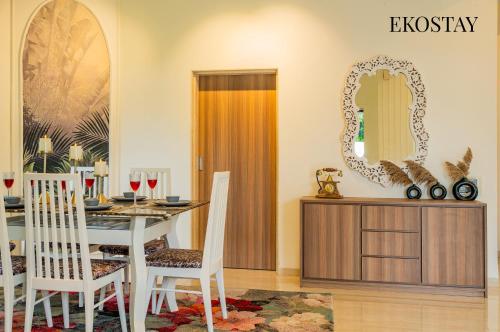 EKOSTAY - 8BHK La Flamingo Villa with Private Turf, Lonavala (fotografie 8)