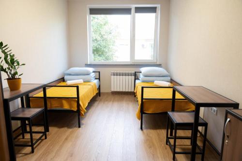 2 twin beds