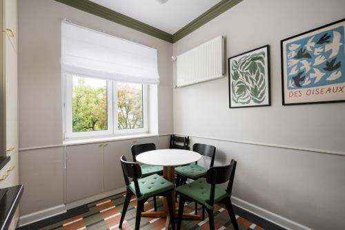 Hala Mirowska Spacious Apartment Room Type - Three-Bedroom Apartment