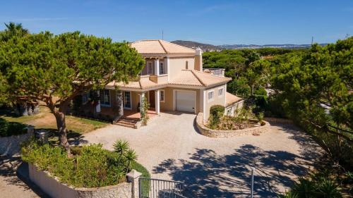 Palvelut, Luxuosa moradia V5 em Quarteira - Greice Homes in Vila Sol