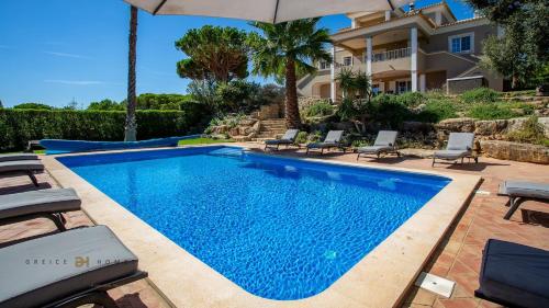 Palvelut, Luxuosa moradia V5 em Quarteira - Greice Homes in Vila Sol