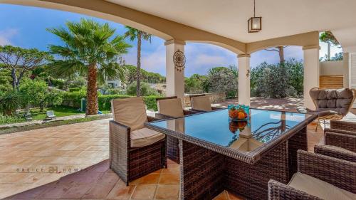 Palvelut, Luxuosa moradia V5 em Quarteira - Greice Homes in Vila Sol