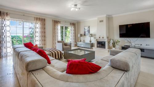 Palvelut, Luxuosa moradia V5 em Quarteira - Greice Homes in Vila Sol