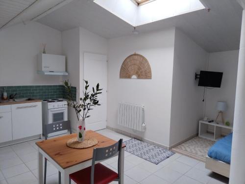 Studio entier et parking privé gîte à louer La Chevrolière