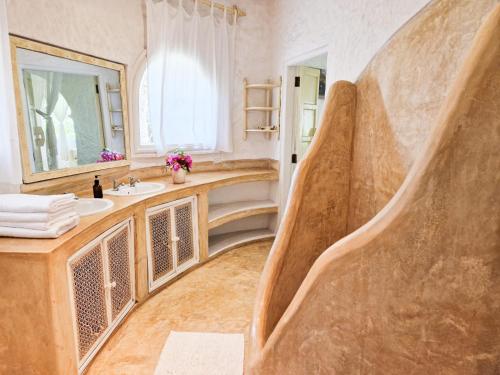 3 bedrooms, 4 beds