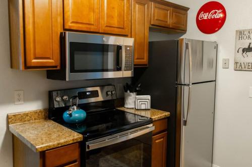 The Aviators Lounge in Defiance