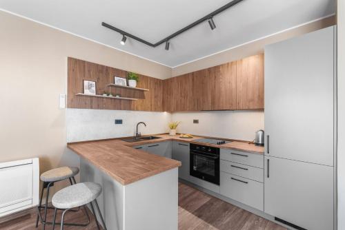 Quercus Village Apartments with private pool in Karigador