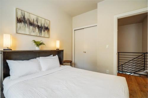 The Chestnut Downtown Rooftop Deck w Firepit