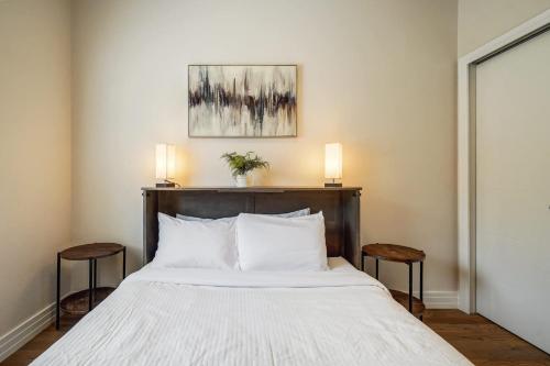 The Chestnut Downtown Rooftop Deck w Firepit