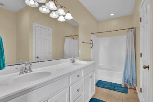 Three-Bedroom Holiday Home  image 10