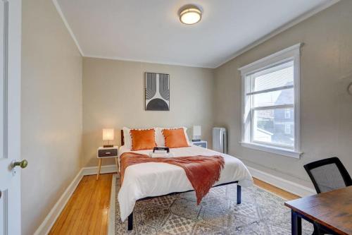 Stunning 2BR McKinley Beach - Brady St Lower East in Milwaukee, USA