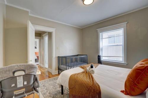 Stunning 2BR McKinley Beach - Brady St Lower East in Milwaukee, USA