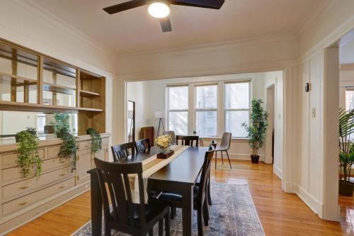 Stunning 2BR McKinley Beach - Brady St Lower East in Milwaukee, USA