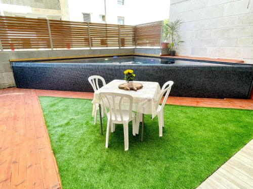 View, דירה מפנקת עם בריכה במרכז in Yehud