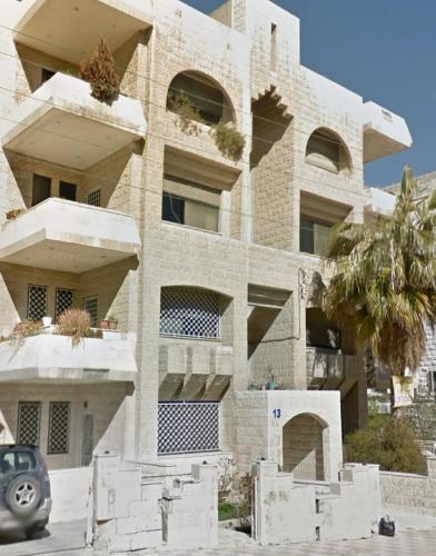 Al Hanini apartment