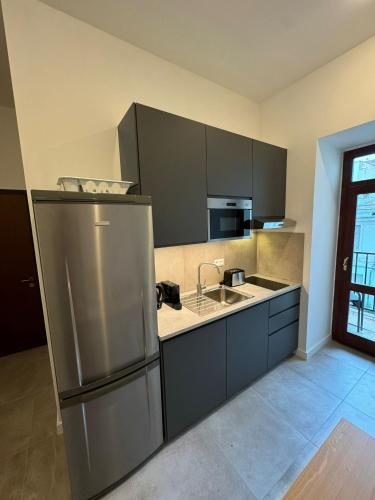 Cool Vitkova apartment with balcony, Прага (фото 8)