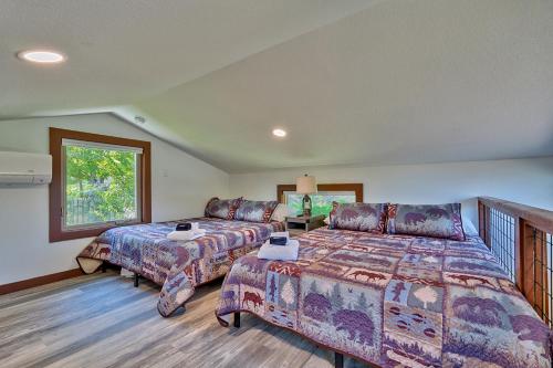 Retreat on the Lake in Hiawassee, USA