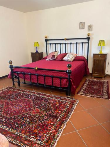 1 queen bed, 1 twin bed