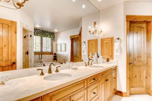 Skywatch 50 by East West Hospitality in Beaver Creek, USA