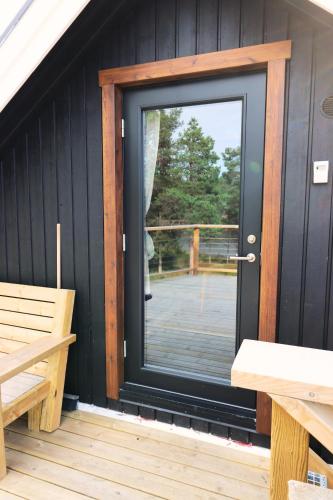 陽台/露台, Cozy River Cabin Styled Loft in 基律納市中心
