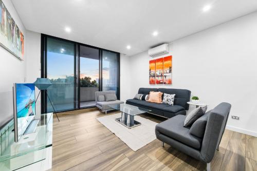 Chic 2 BR Apt with Parking & Darling Harbour-10mins walk