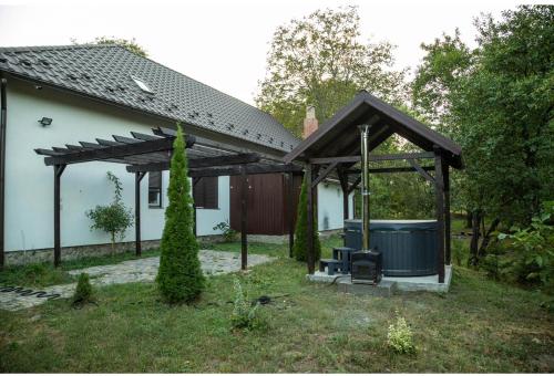 Doispe Nuci in Bistra Mureşului