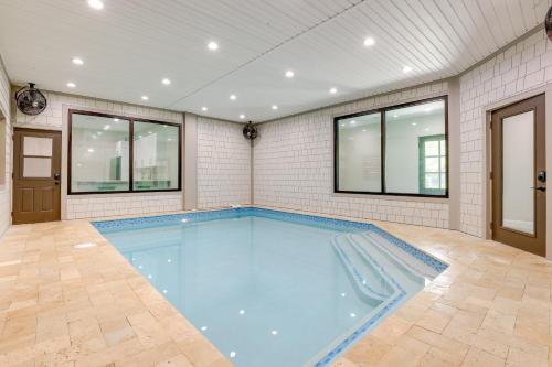 Group Getaway in Jupiter Indoor Pool and Backyard in Jupiter, USA