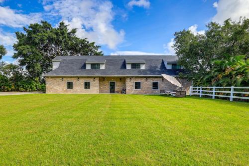 Group Getaway in Jupiter Indoor Pool and Backyard in Jupiter, Vereinigte Staaten von Amerika