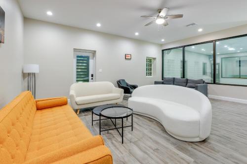 Group Getaway in Jupiter Indoor Pool and Backyard in Jupiter, USA