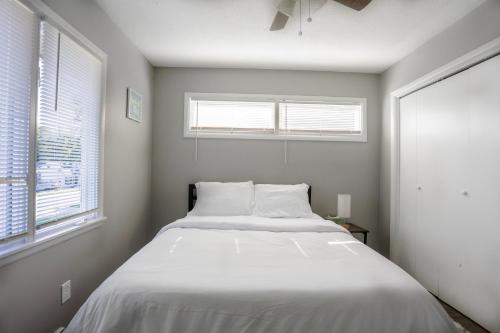 Family Friendly Overland Park home in Overland Park, USA