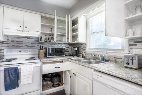 Family Friendly Overland Park home in Overland Park, USA