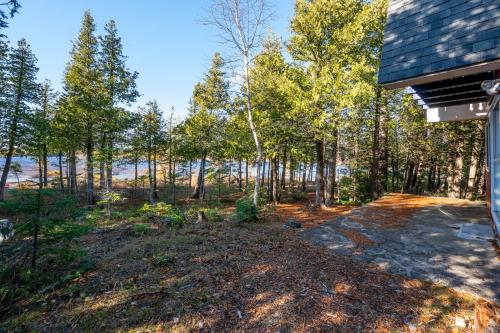 Red Barn WATERFRONT TOBERMORY A-Frame in Miller Lake (ON)