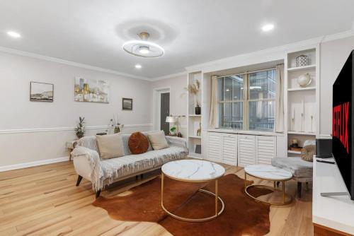Downtown Condo, City Skyline View, Walk Friendly in Atlanta, USA