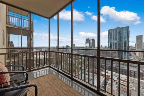 Terrace, Skyline View, Downtown, Restaurant and Bars