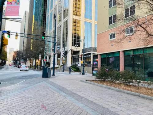 1BR Apt,Centrally located, City View