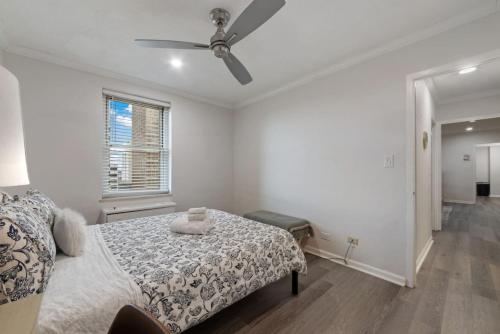 2 BR, Prime Location and City Views, Private Porch in Atlanta, USA