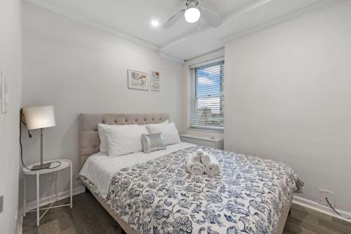 2 BR, Prime Location and City Views, Private Porch in Atlanta, USA