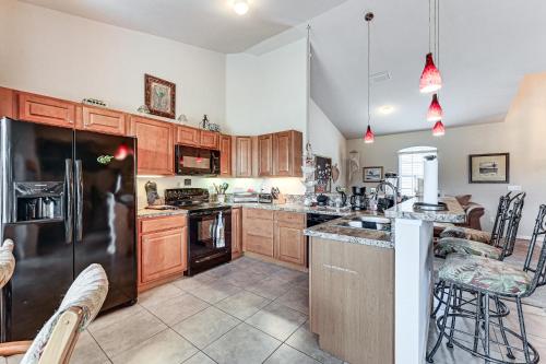 Fire Table & Home Gym: Secluded Naples Home in Orangetree (FL)