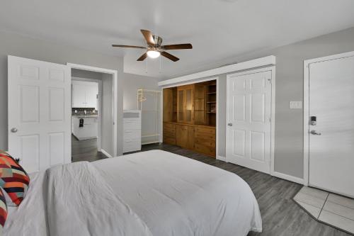 Piney Woods I Ping Pong I By SHSU I TV I Sleeps 11 in Huntsville, USA