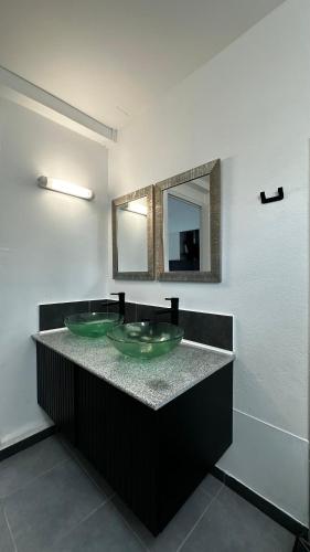 Bilik Mandi, Be On The Beach in Sainte Anne