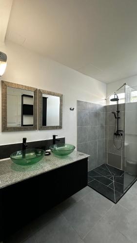 pancuran, Be On The Beach in Sainte Anne