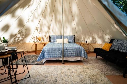 Nestled Farm Yurt - Lookout Mountain View in Chattanooga, USA