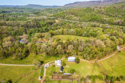 Nestled Farm Yurt - Lookout Mountain View in Chattanooga, USA