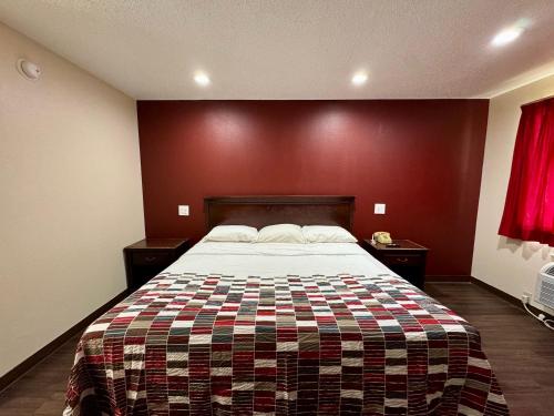 Razorback Inn - image 10